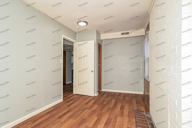 Building Photo - 7012 Melrose Ave