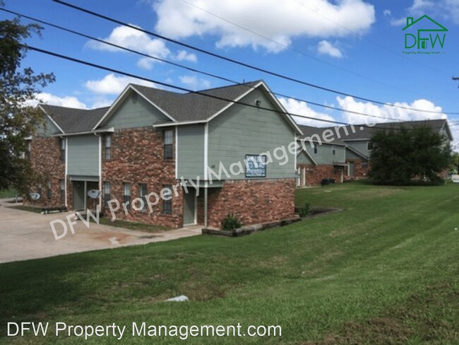 Building Photo - 2 br, 1.5 bath Apartment - Walnut Apartmen...