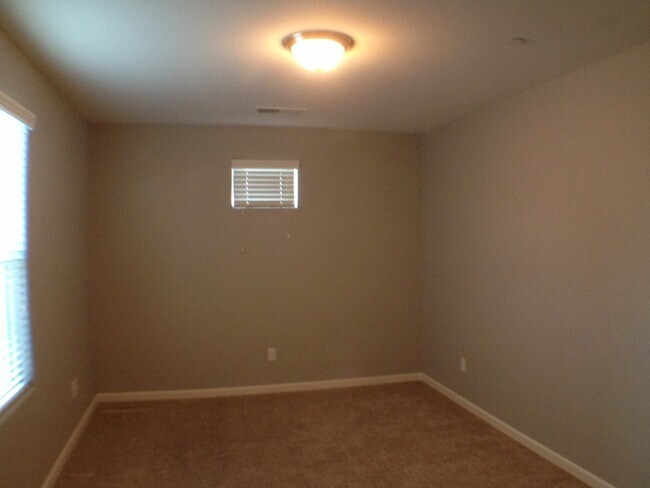 Building Photo - $2,300 Shepherd & Hwy 168, 3 Bedroom - N. ...