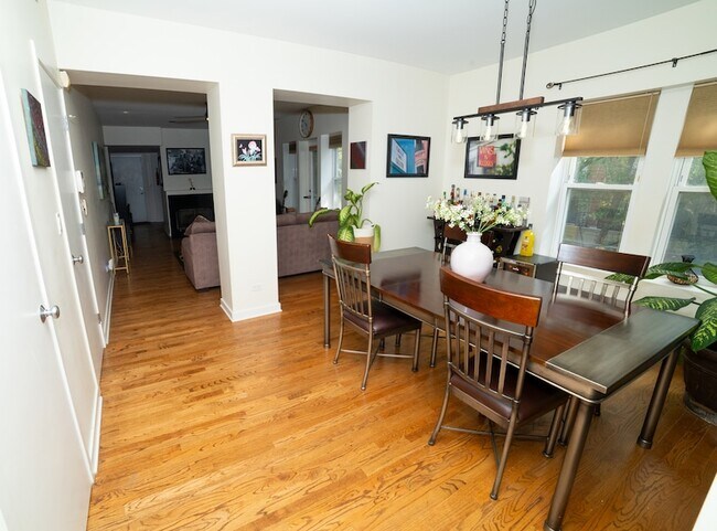 Building Photo - 1021 E 46th St