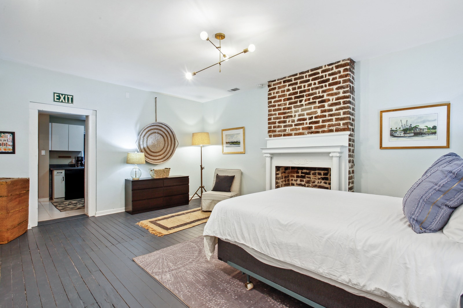 Building Photo - 208B W Hall St