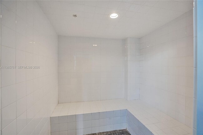 Building Photo - 480 NE 30th St