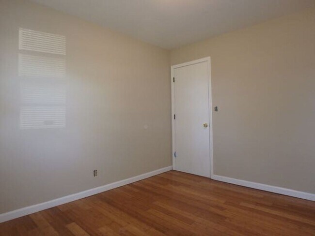 Building Photo - Nice 3 Bedroom Country House!