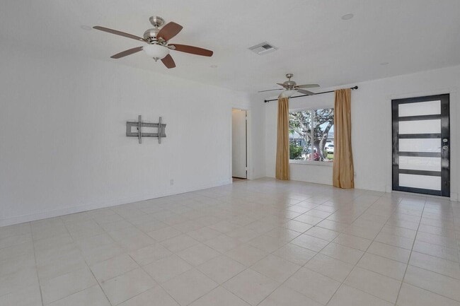 Building Photo - 254 NW 6th Ave