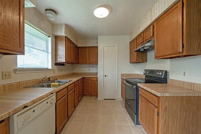 Building Photo - 2779 Forest Point Dr