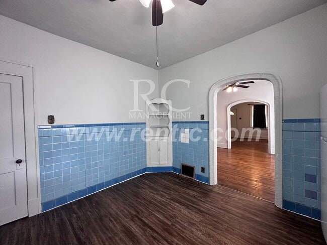 Building Photo - 917 Seminary-