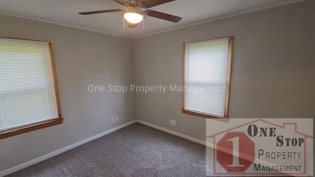 Building Photo - 3 Bedroom, 2 Bathroom with 1 Car Garage in Gladstone, Missouri