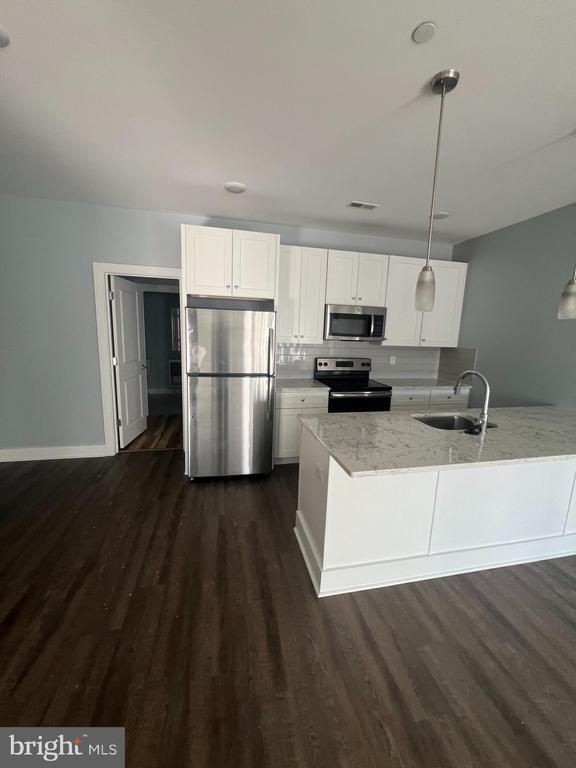 Primary Photo - 6610 Germantown Ave