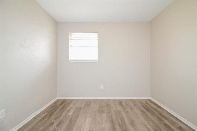 Building Photo - 4220 Corbett Dr