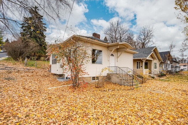 Building Photo - JUST LISTED! The Perfect Place for Students to Call Home