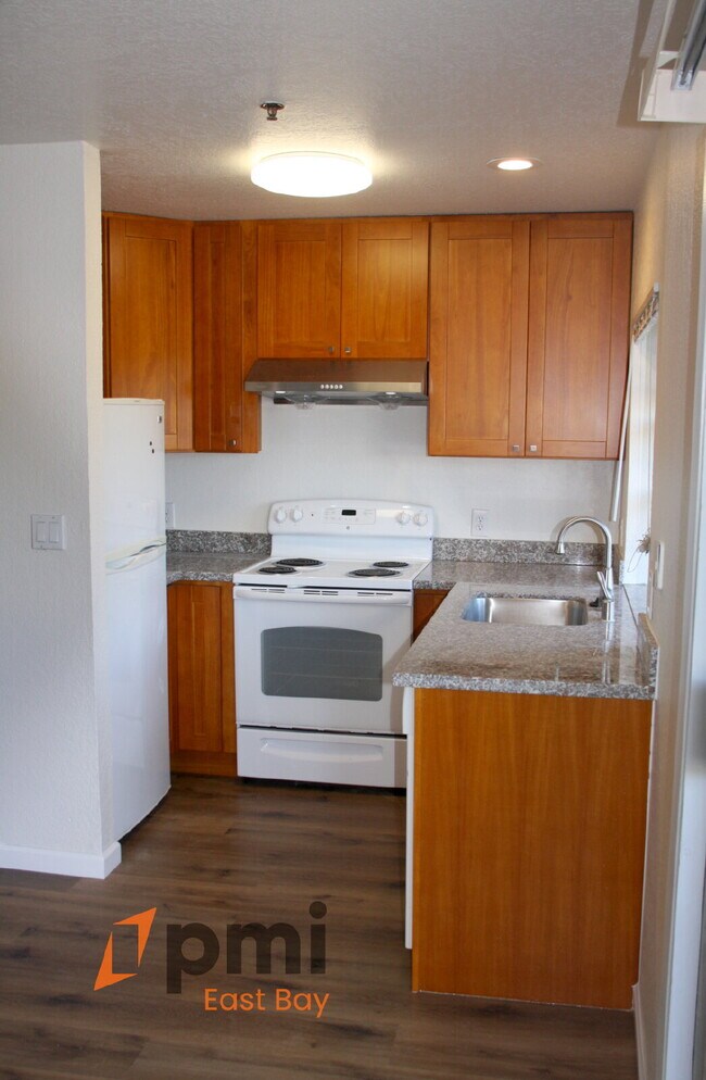 Building Photo - Spacious 1-Bedroom with Parking & On-Site ...