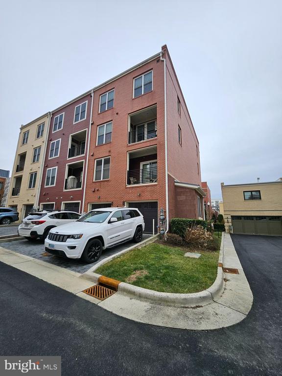 Primary Photo - 620 E Howell Ave