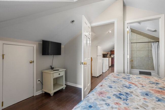 Building Photo - 426 Russell Ave