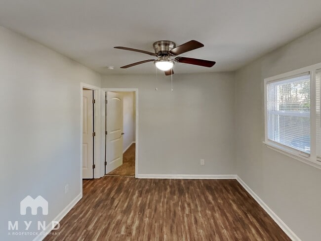 Building Photo - 305 S Spargo St