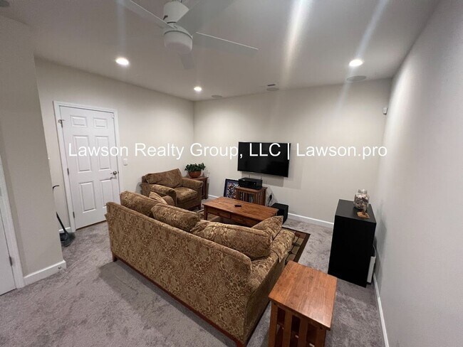 Building Photo - Upscale and Spacious Daleville Townhome