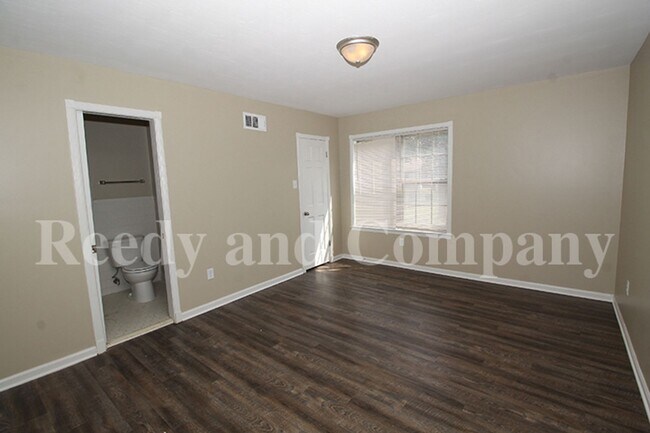 Building Photo - 3235 Fox Chase Dr