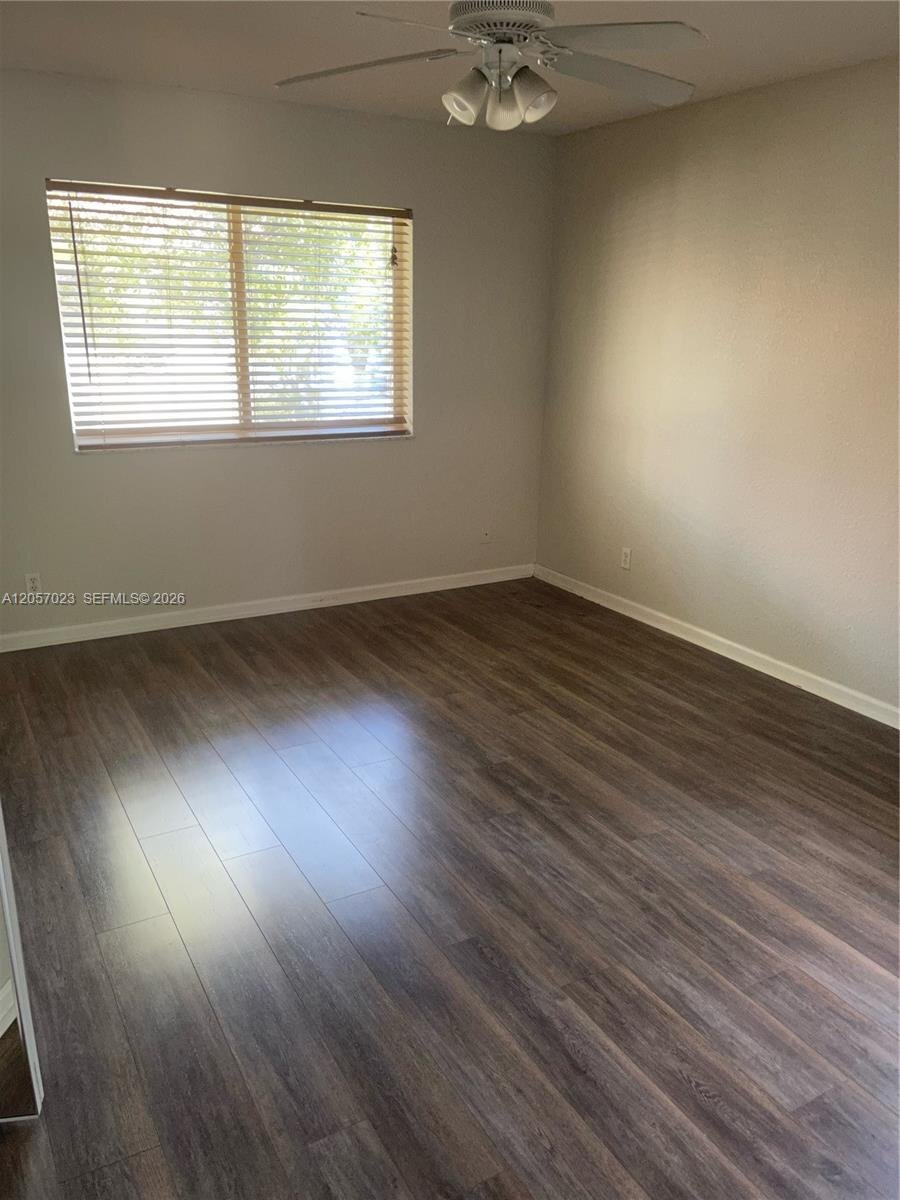 Building Photo - 2847 S Evergreen Cir