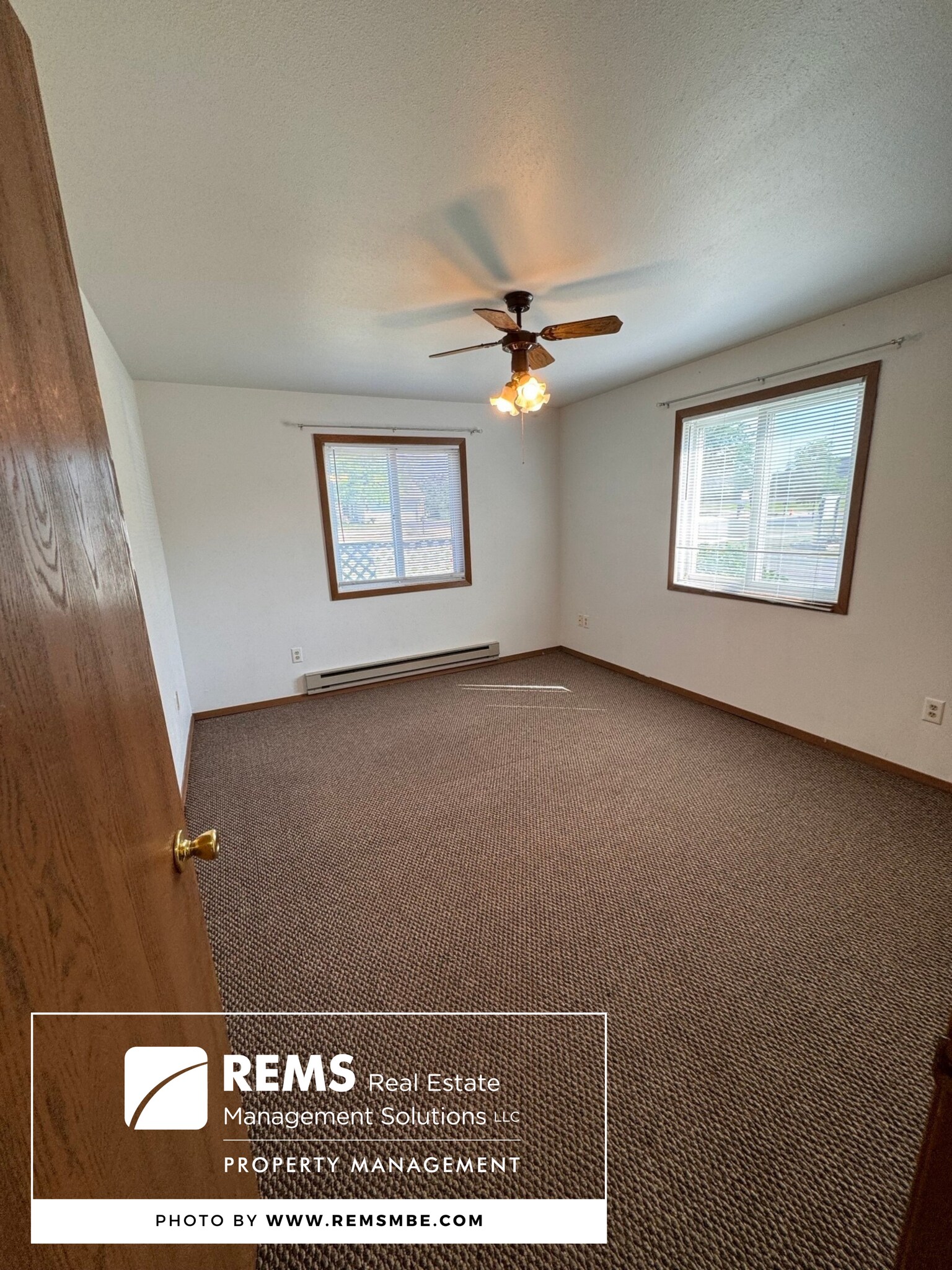 Building Photo - 564 E Slifer St