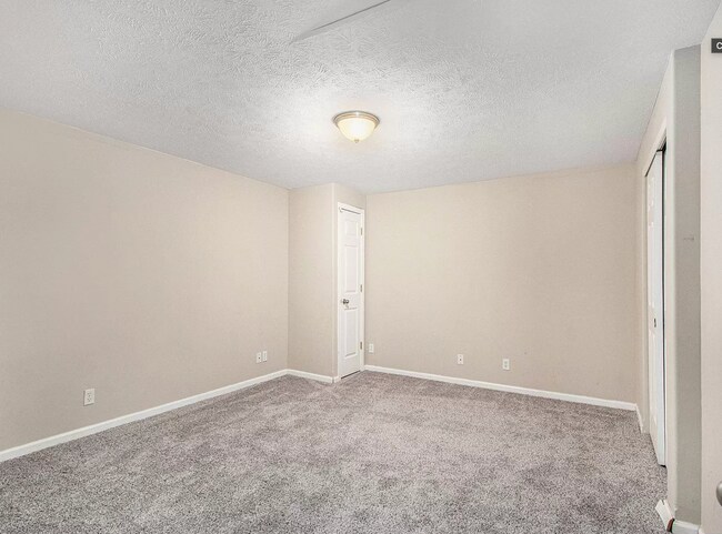 Building Photo - Spacious 4 Bedroom With Modern Comforts & ...