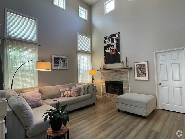 Building Photo - 3041 Rancho La Presa