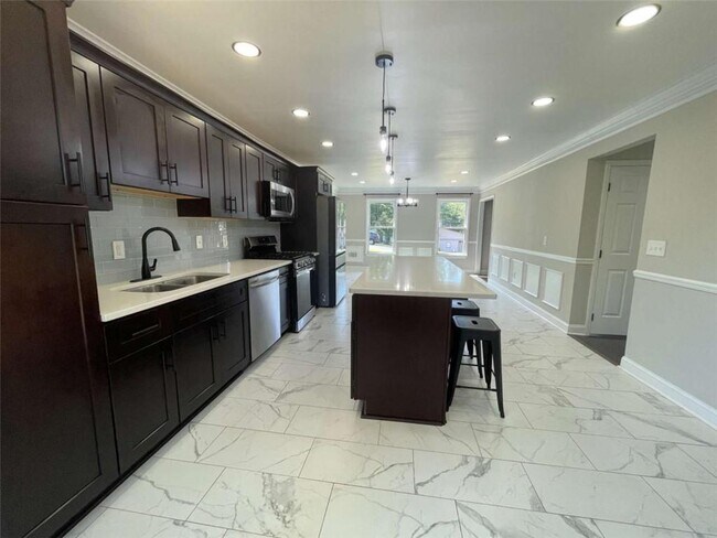 Building Photo - 759 Brownlee Ln