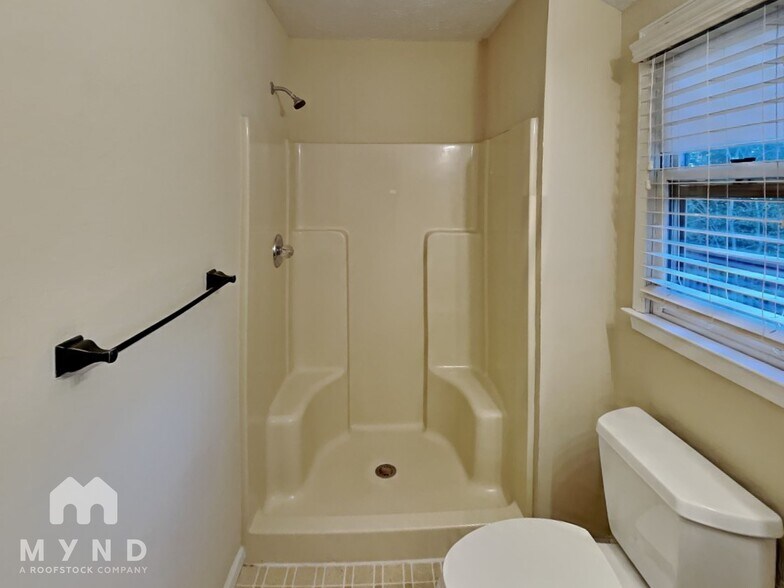 Building Photo - 3255 Sharon Ln