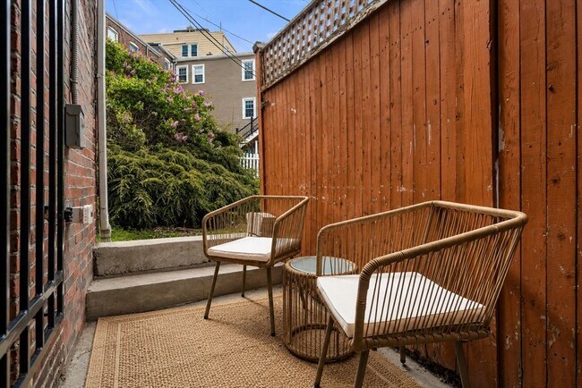 Building Photo - 510 Medford St