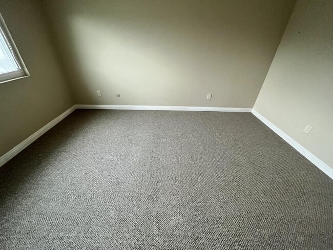 Building Photo - 673 Seacoast Dr