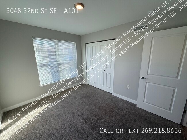 Building Photo - 3048 32nd St SE