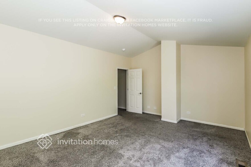 Building Photo - 271 Springbrook Trail S