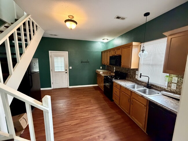 Building Photo - 416 Jackson St