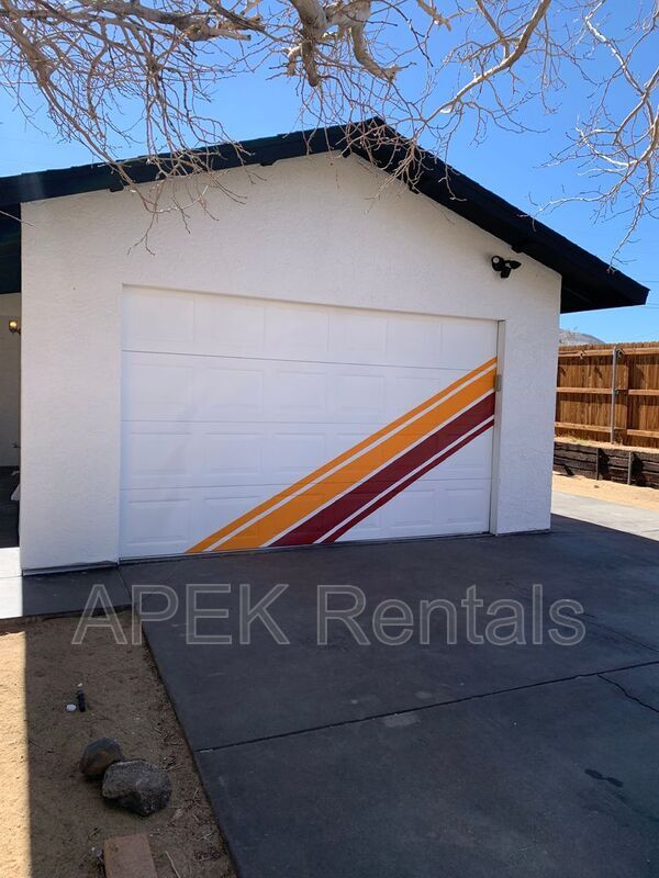 Building Photo - 61493 Desert Air Rd