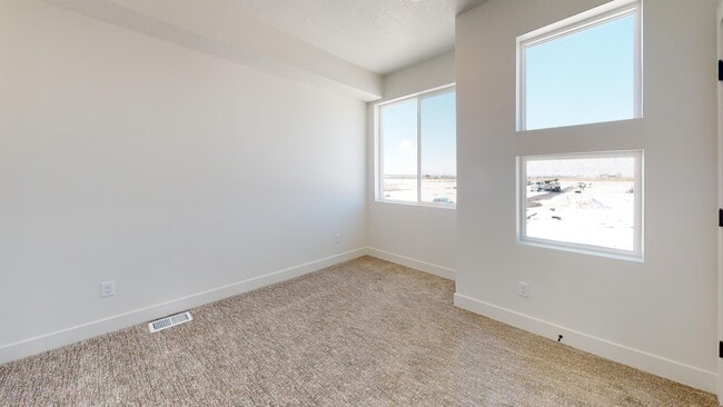 Building Photo - 547 W 1810 N