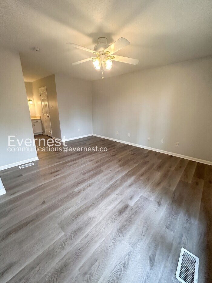 Building Photo - 3208 Pinecrest Dr