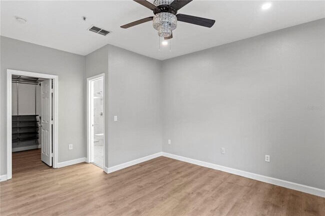 Building Photo - 501 Knights Run Ave