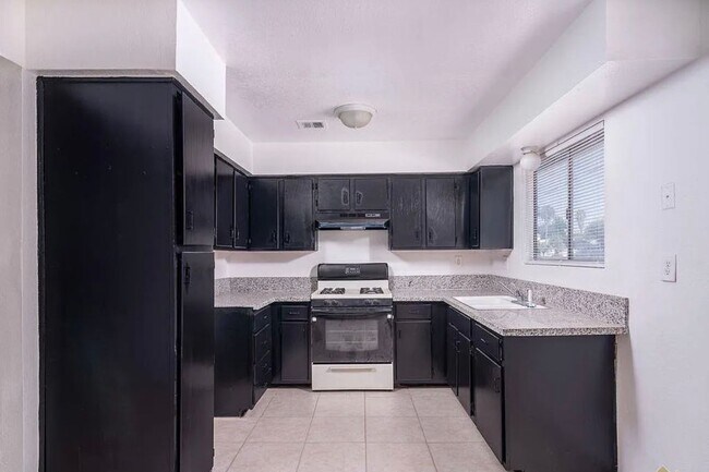 Building Photo - 1317 Bernard St