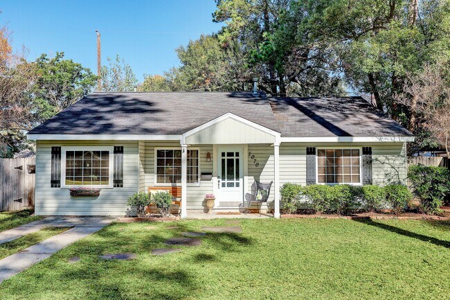 Building Photo - 1070 Lamonte Ln