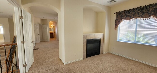 Building Photo - Spacious 5-Bedroom Home in Gated Las Vegas...