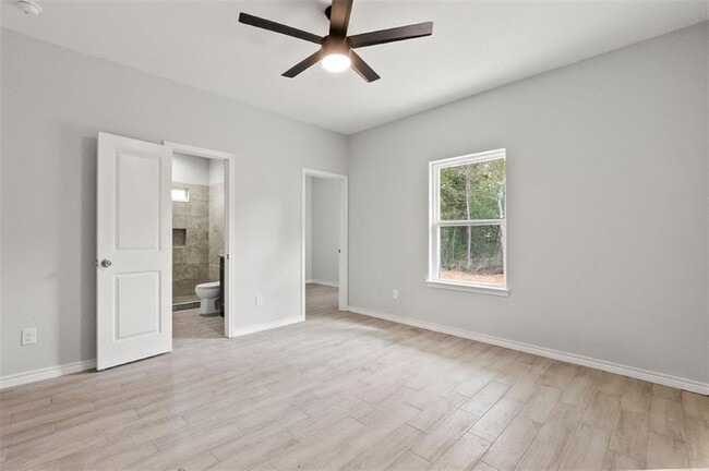 Building Photo - 15898 Chestnut Dr