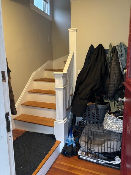 Mudroom area - plenty of room for coats and shoes - 17 Lesher St