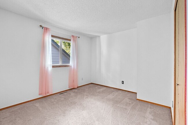 Building Photo - Spacious 4 Bedroom Home in Longmont