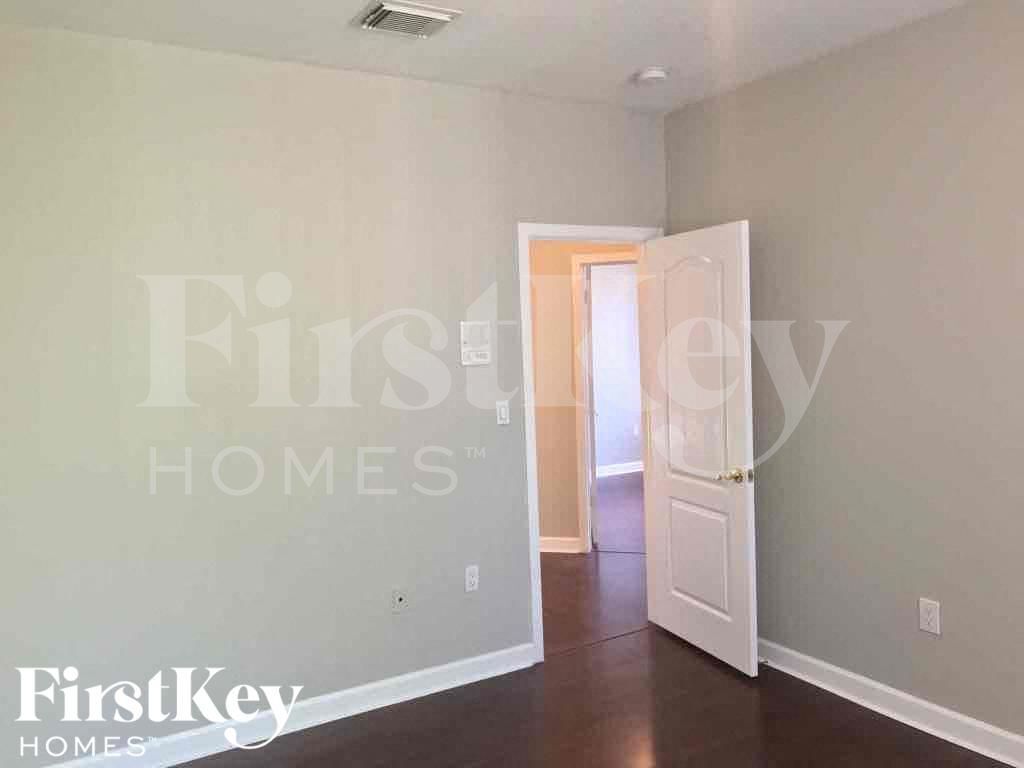 Building Photo - 15320 SW 141st Ct