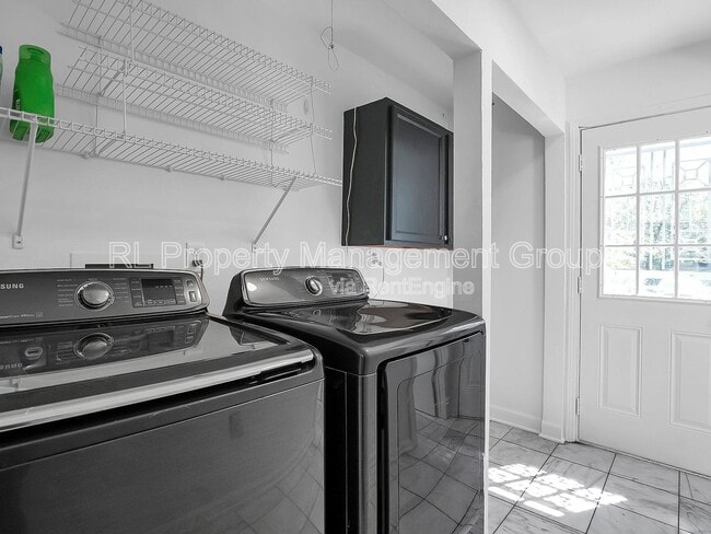 Building Photo - 914 Lockbourne Rd