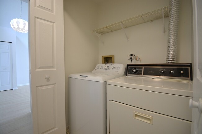 Building Photo - 1151 Longford Rd