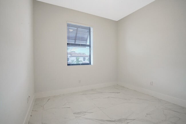 Building Photo - 352 Bella Sol Way