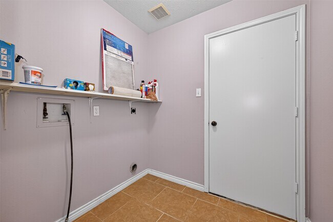 Building Photo - 18402 Willow Moss Dr