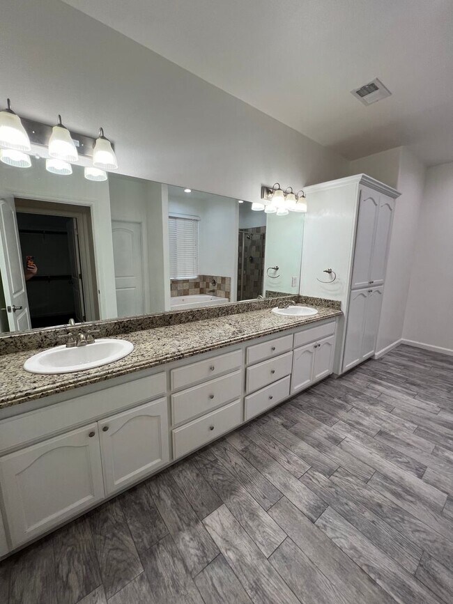 Building Photo - 2724 Tecopa Ave