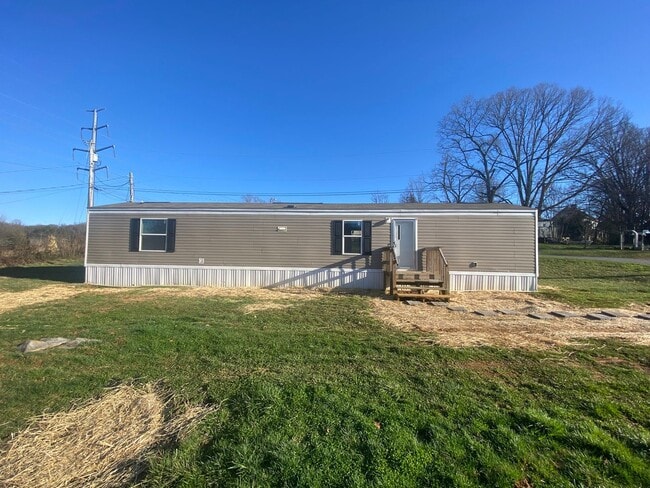 Building Photo - 102 Claude Simmons Rd