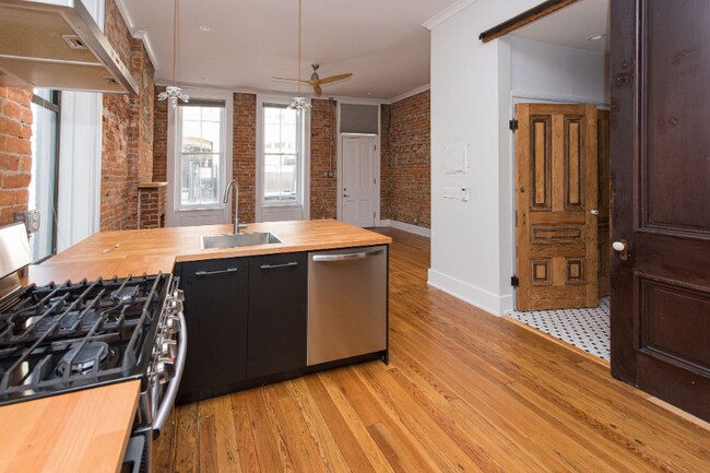 Building Photo - 309 E 13th St