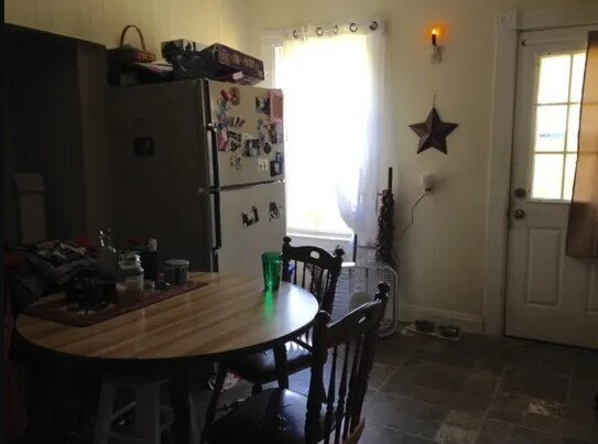 Primary Photo - 3 Bed, 1 Bath Apartment in Prime Location!